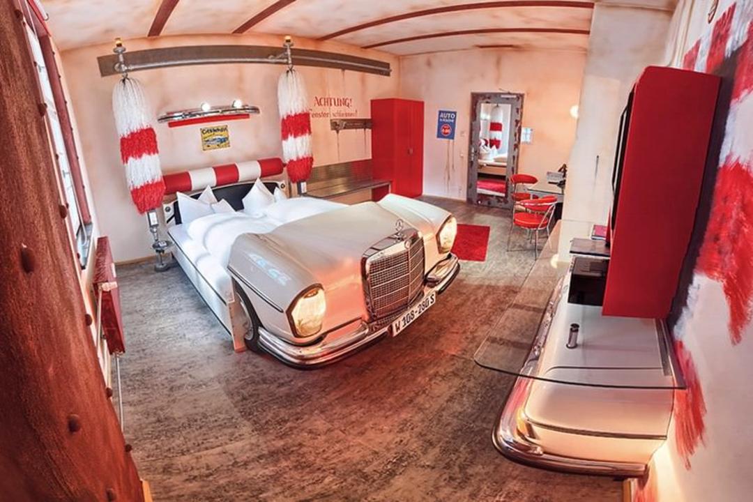 2015-06-unusual-themed-hotels-24-1__8801