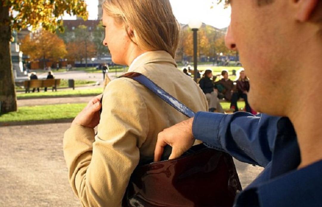 1 -tourist scams