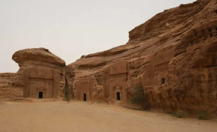 2015-07-madain-saleh-tombs