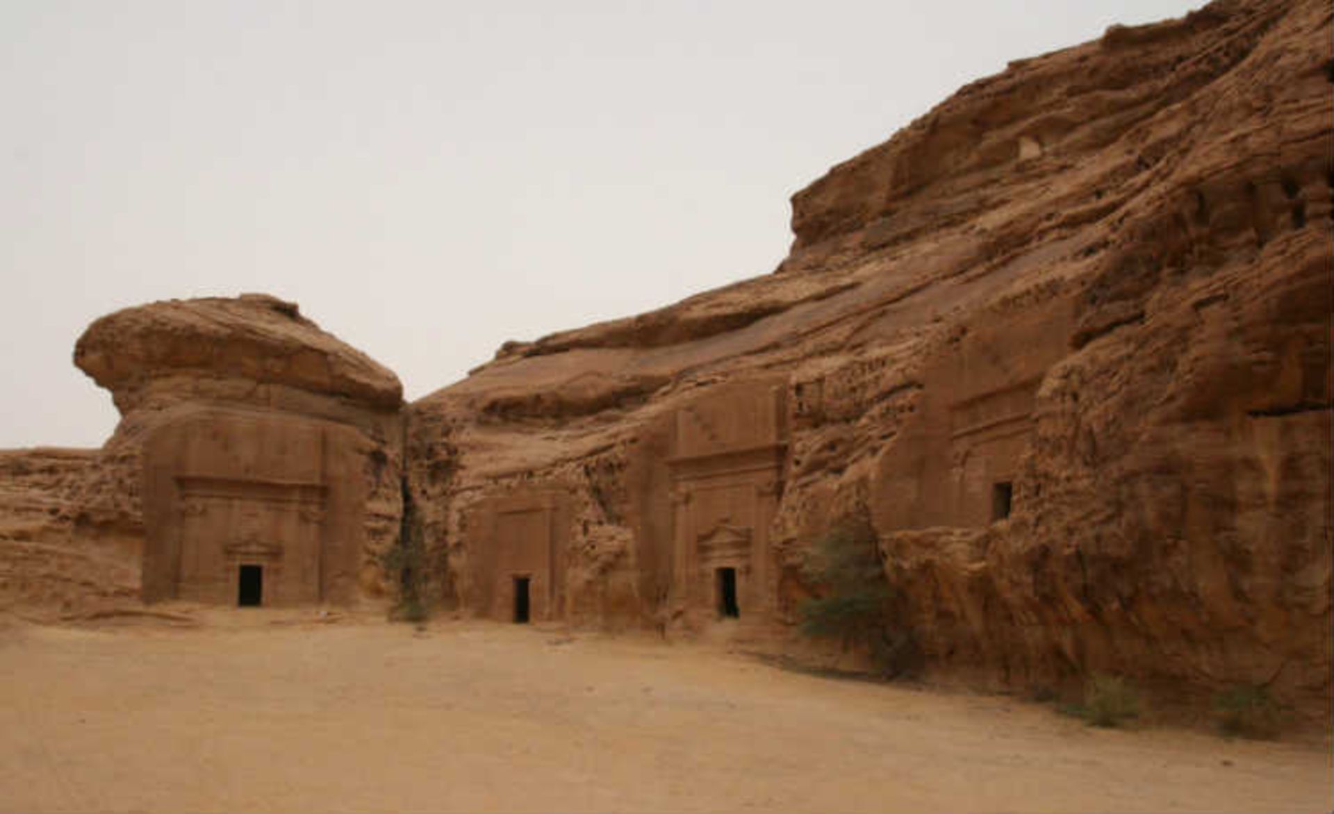 2015-07-madain-saleh-tombs