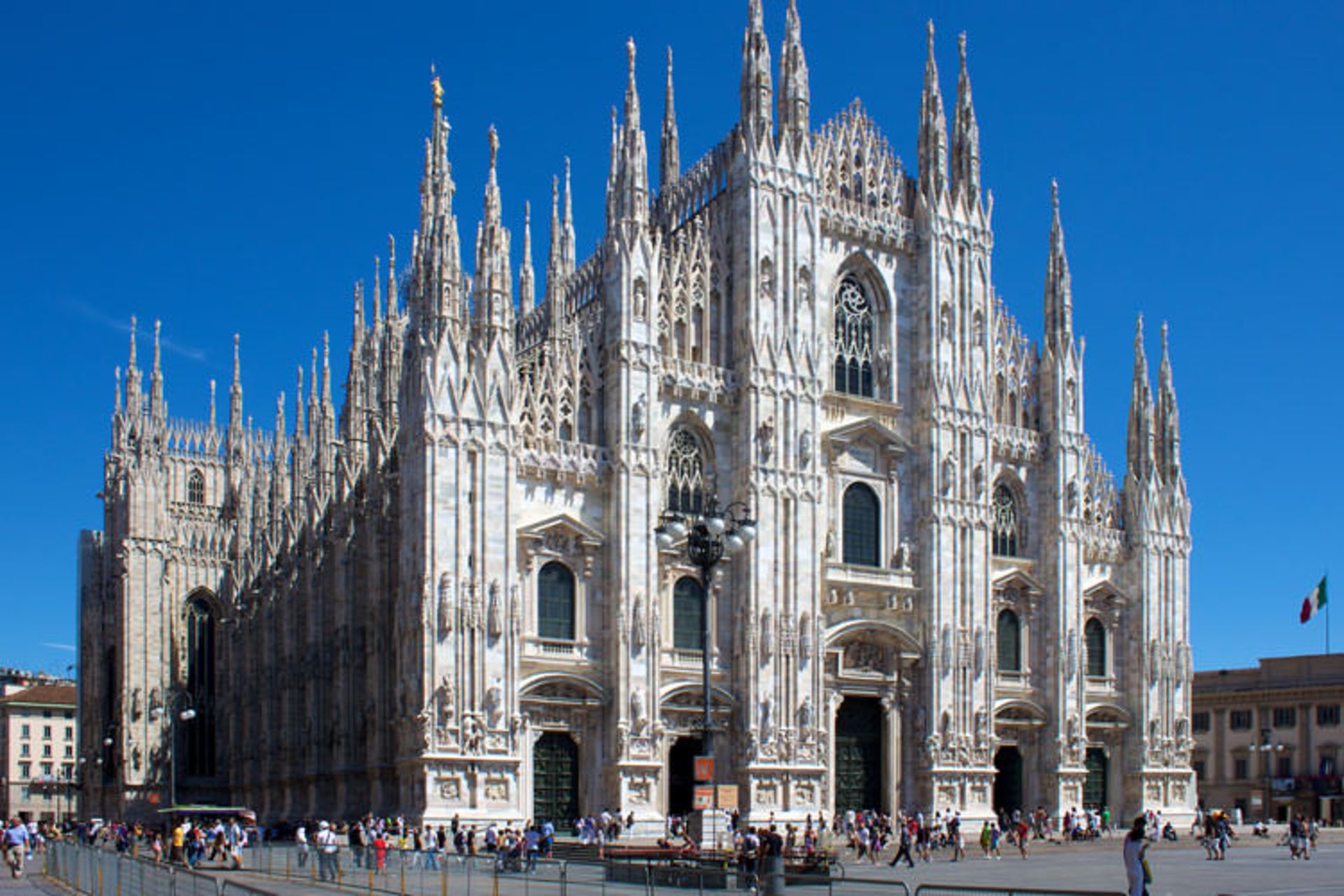 2015-07-milan_cathedral_from_piazza_del_duomo