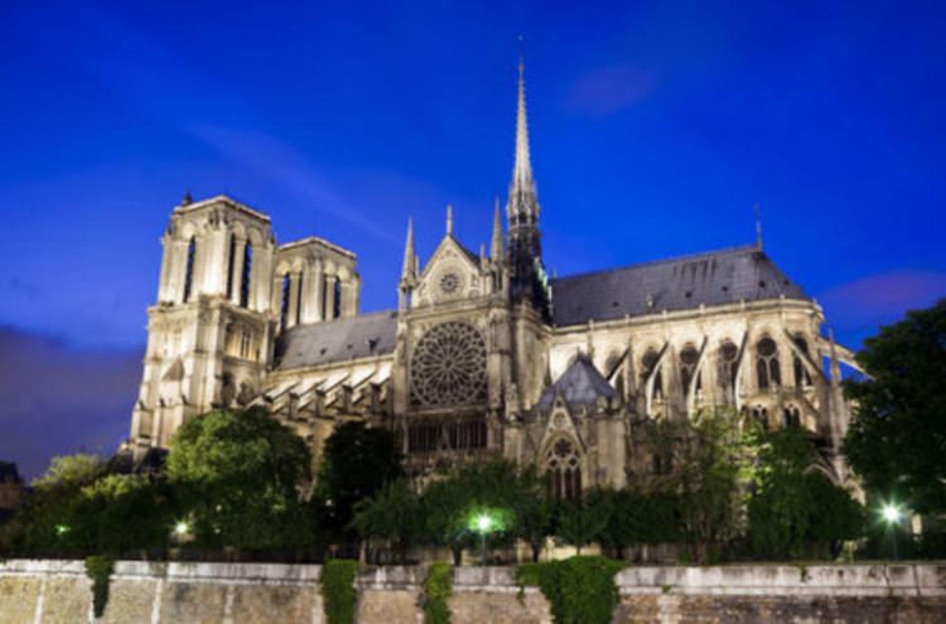 2015-07-notre-dame-paris-at-night_c-vilevi-shutterstock_66778768