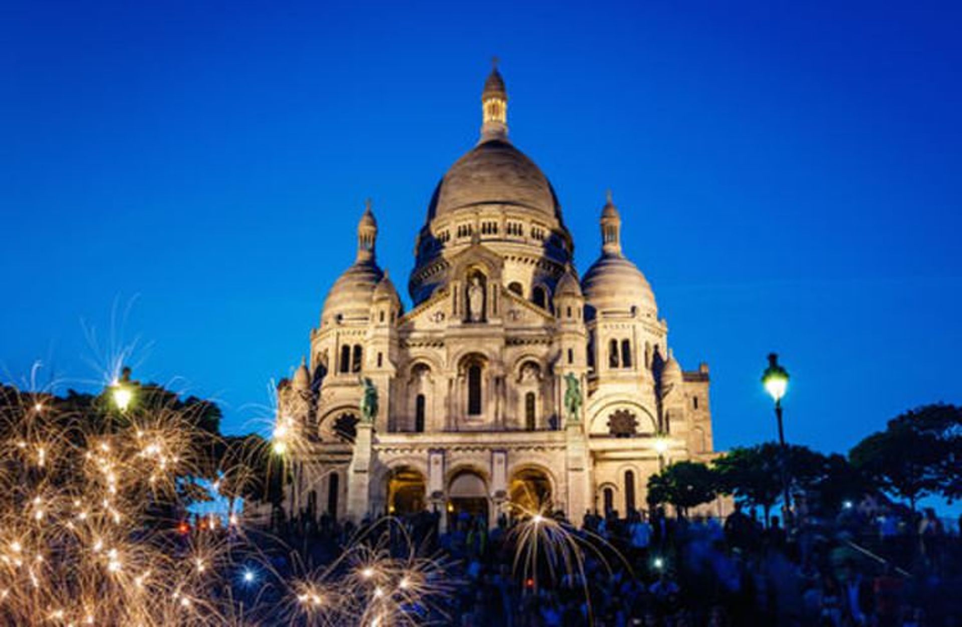 2015-07-sacre-coeur-at-dusk_paris_c-anshar-shutterstock_145968929