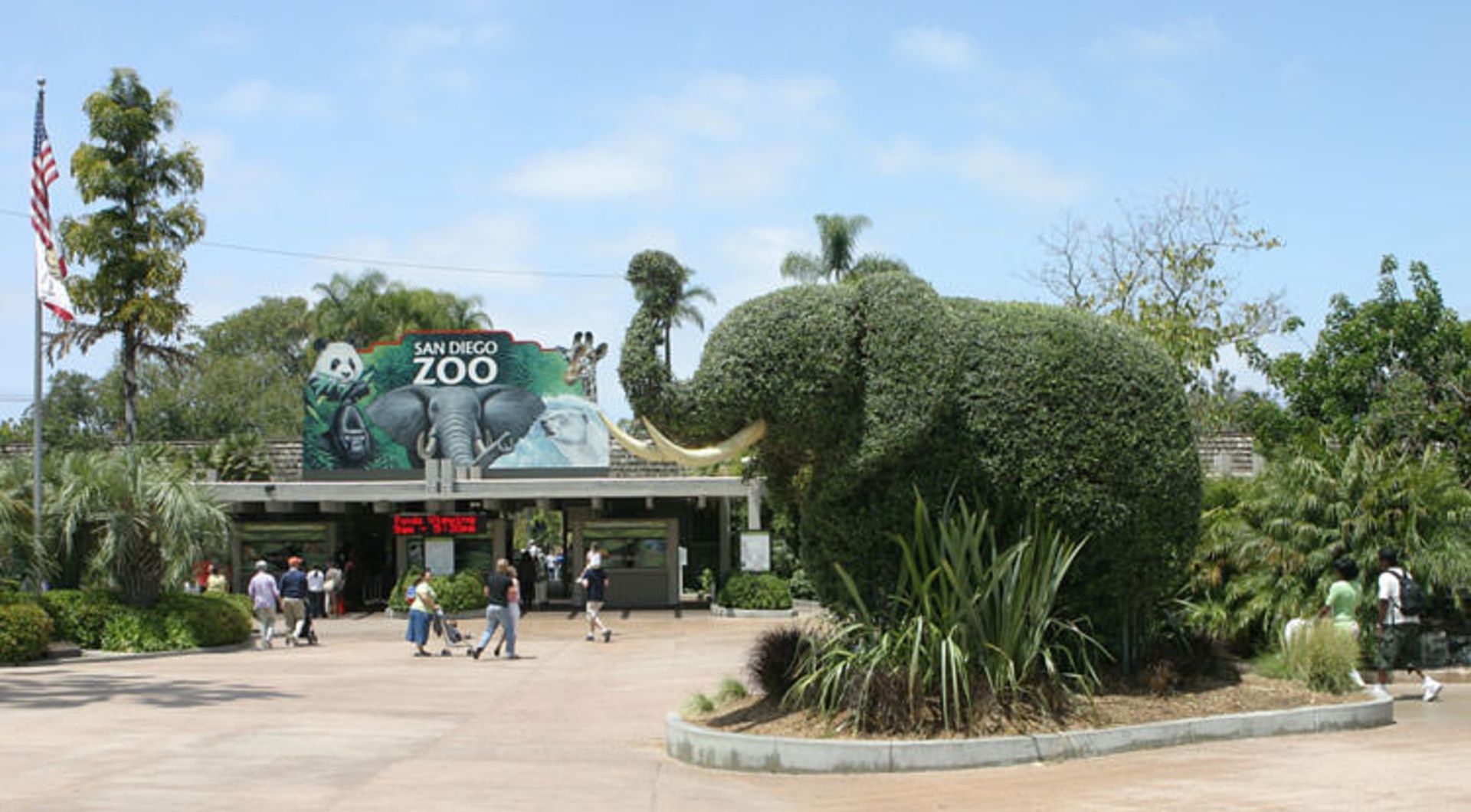 2015-07-san_diego_zoo_entrance_elephant