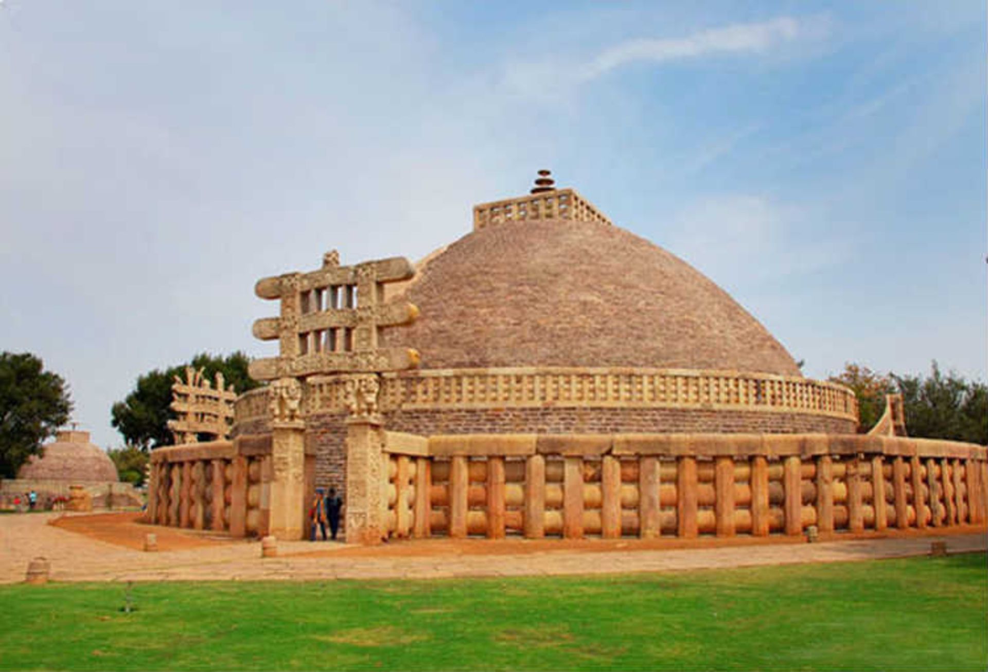 2015-07-sanchi-stupa