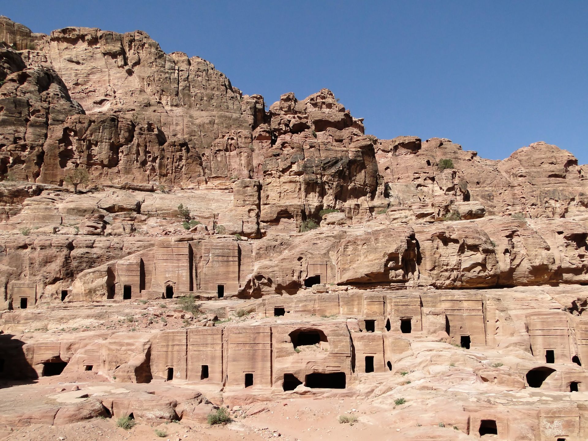 2015-07-street_of_facades_petra