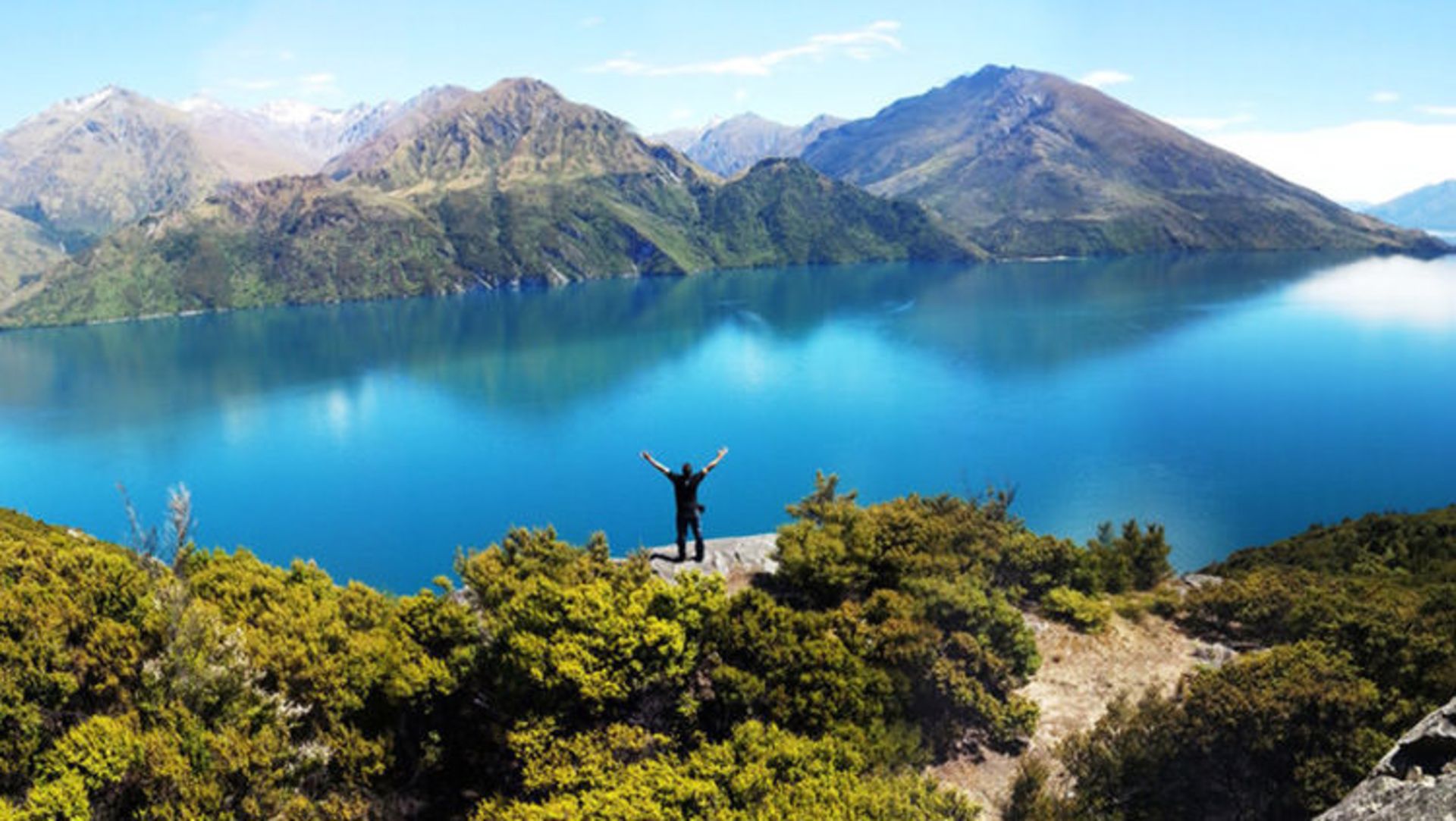 2015-07-taking-it-all-in-panoramic-views-of-lake-wanaka-and-the-surrounding-mountains-from-the-west-side-o