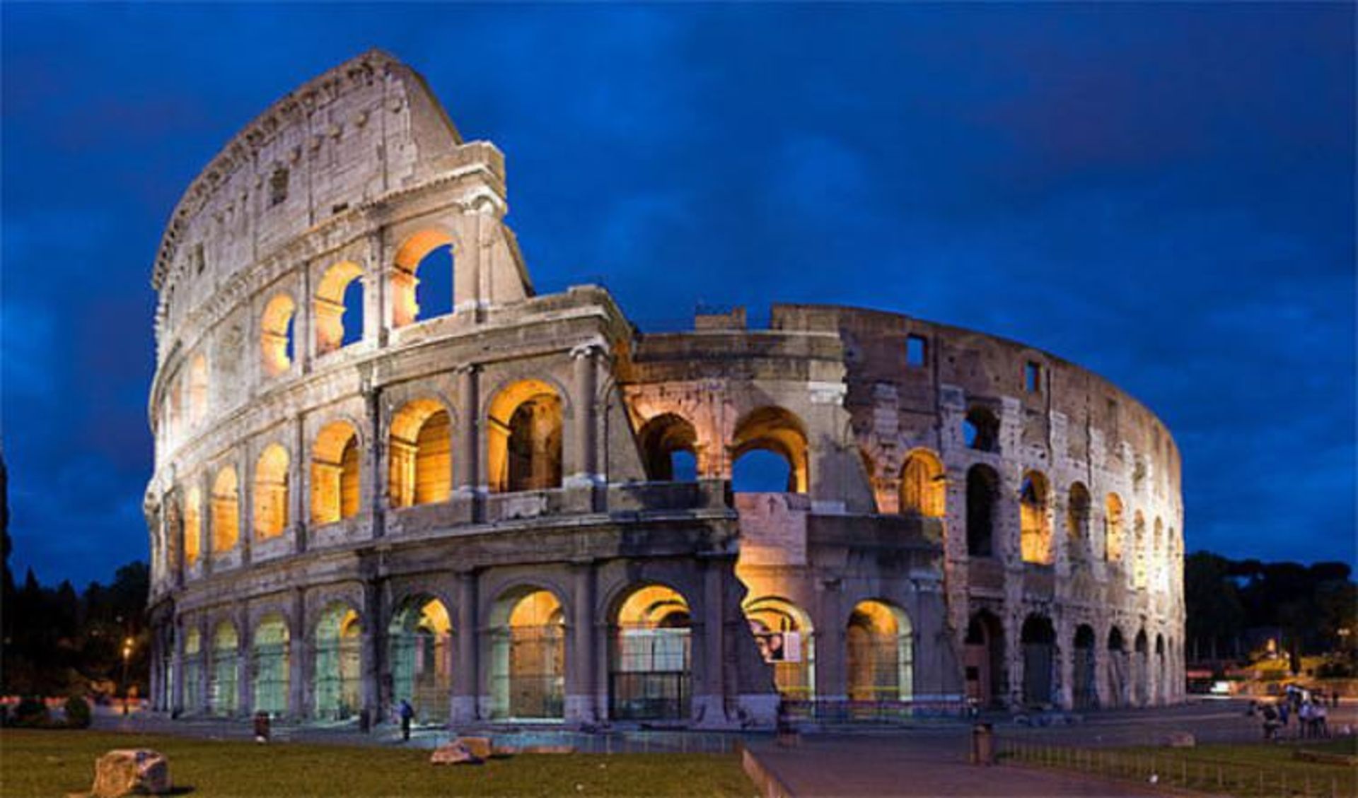 2015-07-tourist-attractions-in-italy-rome-colosseum