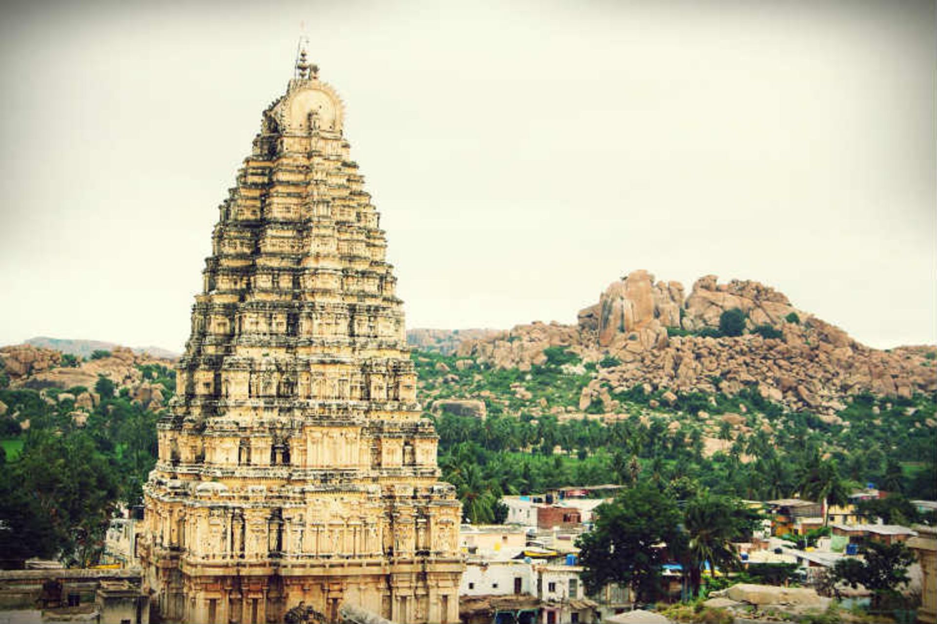 2015-07-virupaksha-temple-from-hemakunta-hill