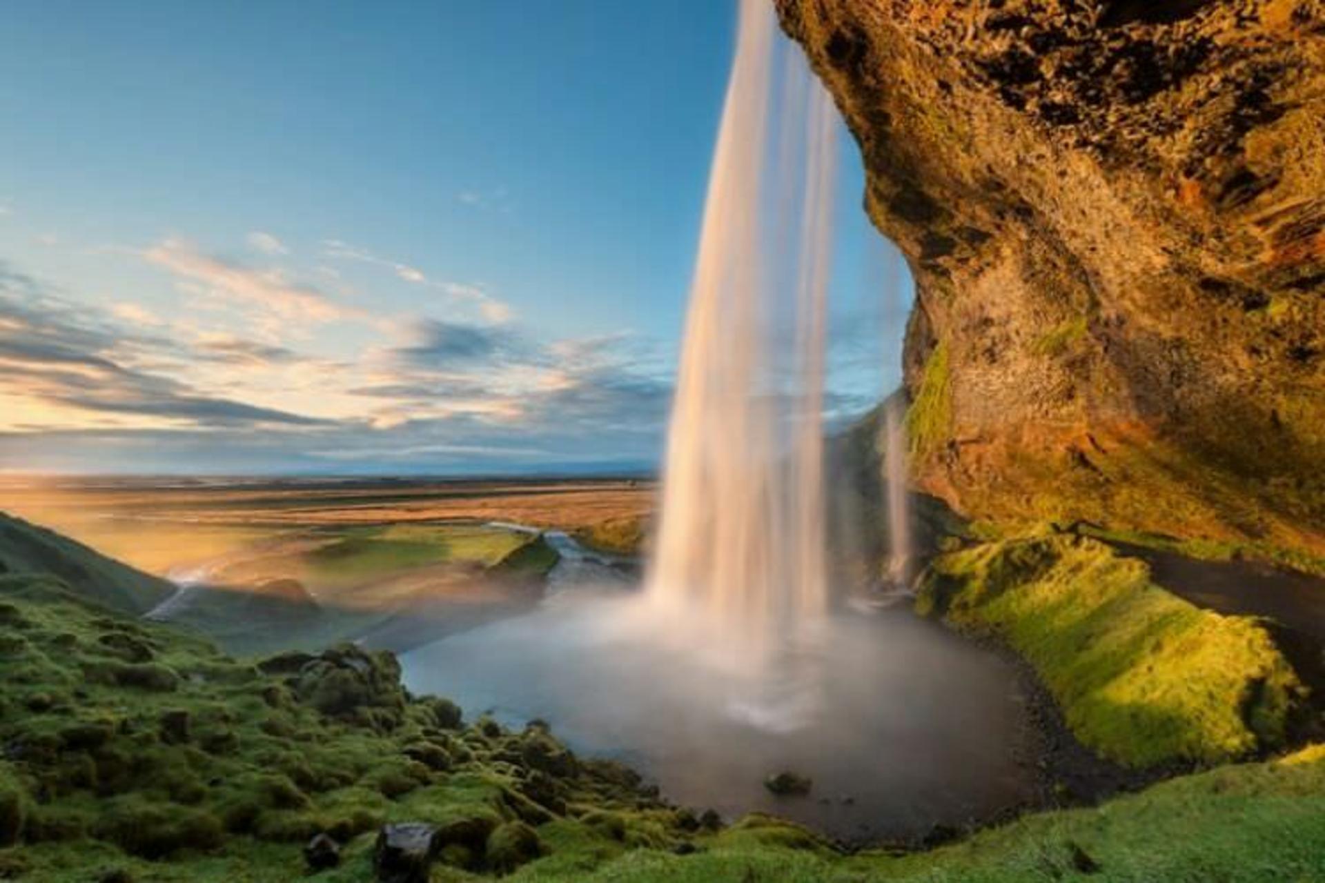 2015-07-wpid-aquatic_seljalandsfoss