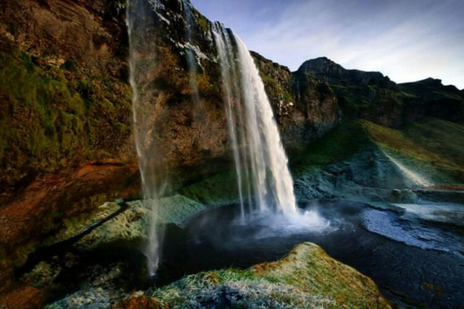 2015-07-wpid-aquatic_seljalandsfoss2