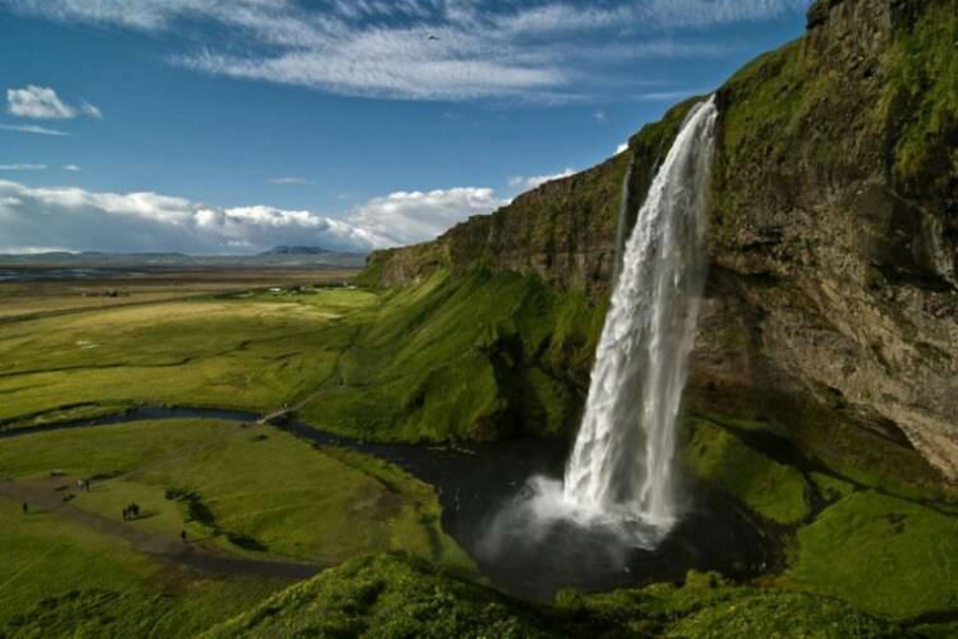 2015-07-wpid-aquatic_seljalandsfoss4