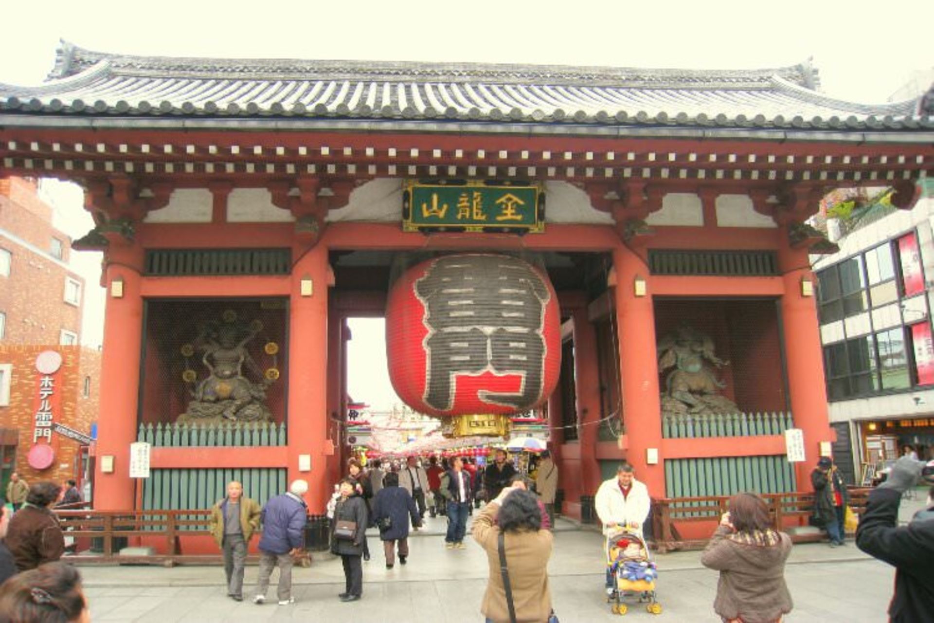 2015-07-wpid-kaminarimon_outer_gate_sensoji_temple_akakusa_tokyo_resize_20150729_220001.jpg