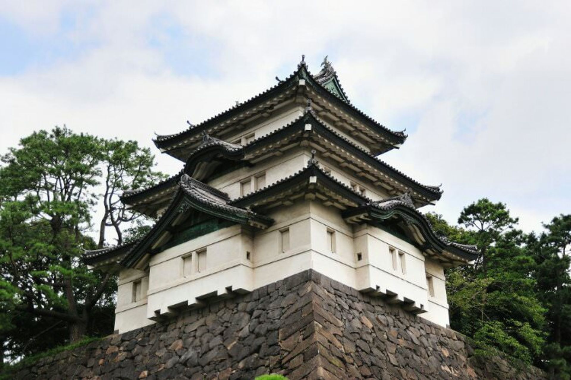 2015-07-wpid-tokyo_imperial_palace_fujimi_yagura_resize_20150729_220036