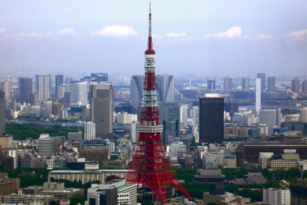 2015-07-wpid-tokyo_tower_and_around_skyscrapers_resize_20150729_220116