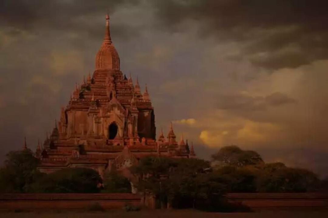 2015-07-wpid-top-10-monasteries-bagan-photo-by-csilla-zelko-740x489_resize_20150728_215252