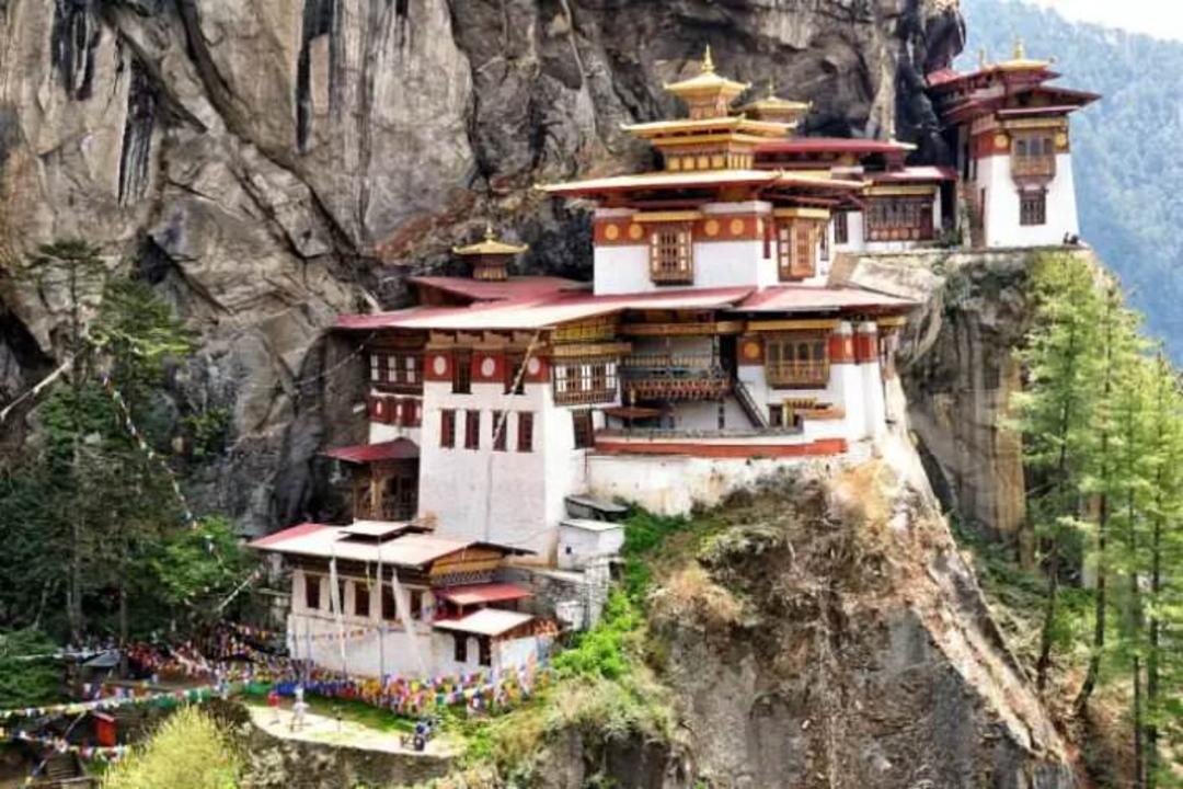 2015-07-wpid-top-10-monasteries-bhutan-photo-by-csilla-zelko-740x488_resize_20150728_215336