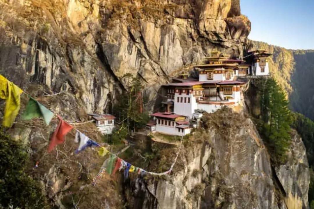 2015-07-wpid-top-10-monasteries-bhutan-photo-by-jun-mei-740x490_resize_20150728_215336