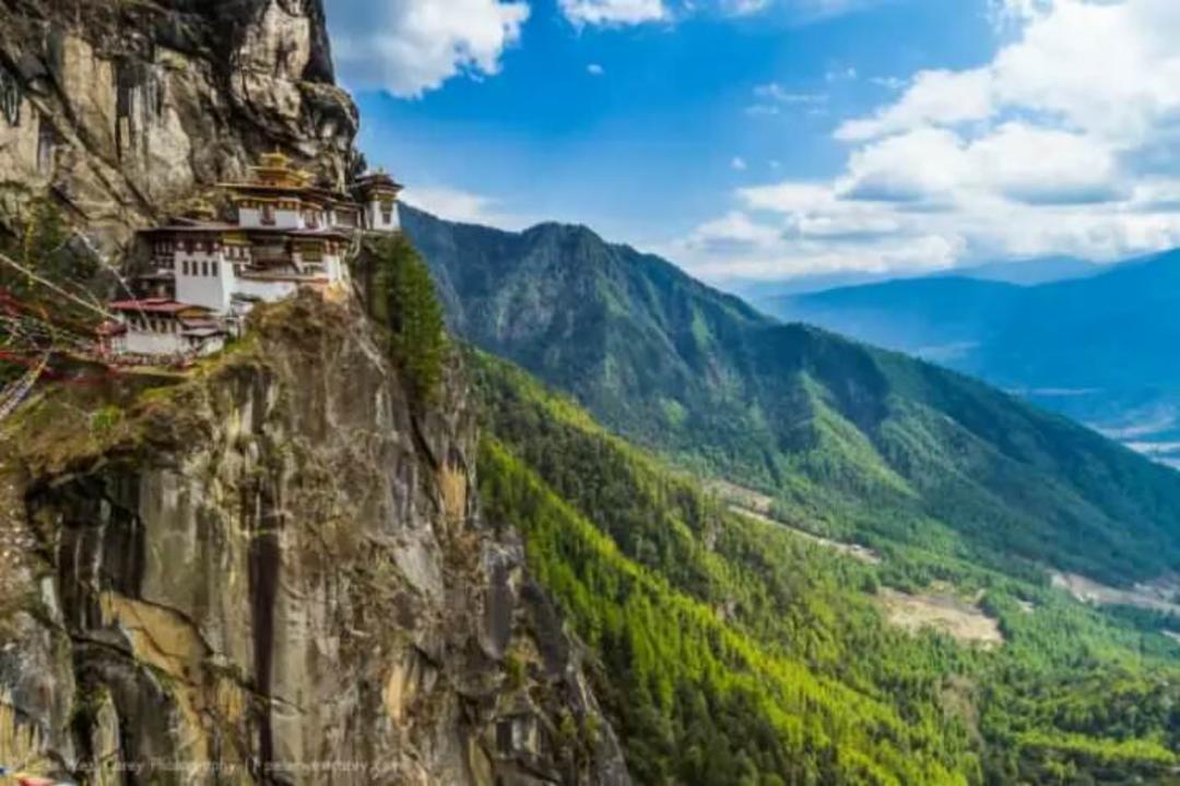 2015-07-wpid-top-10-monasteries-bhutan-photo-by-peter-west-carey-740x453_resize_20150728_215252