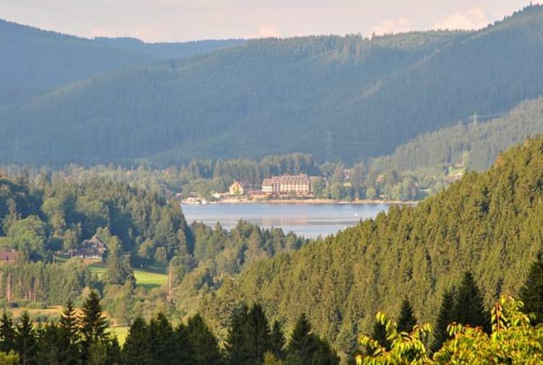 2015-08-640px-7_of_10_-_lake_titisee_black_forest_-_germany