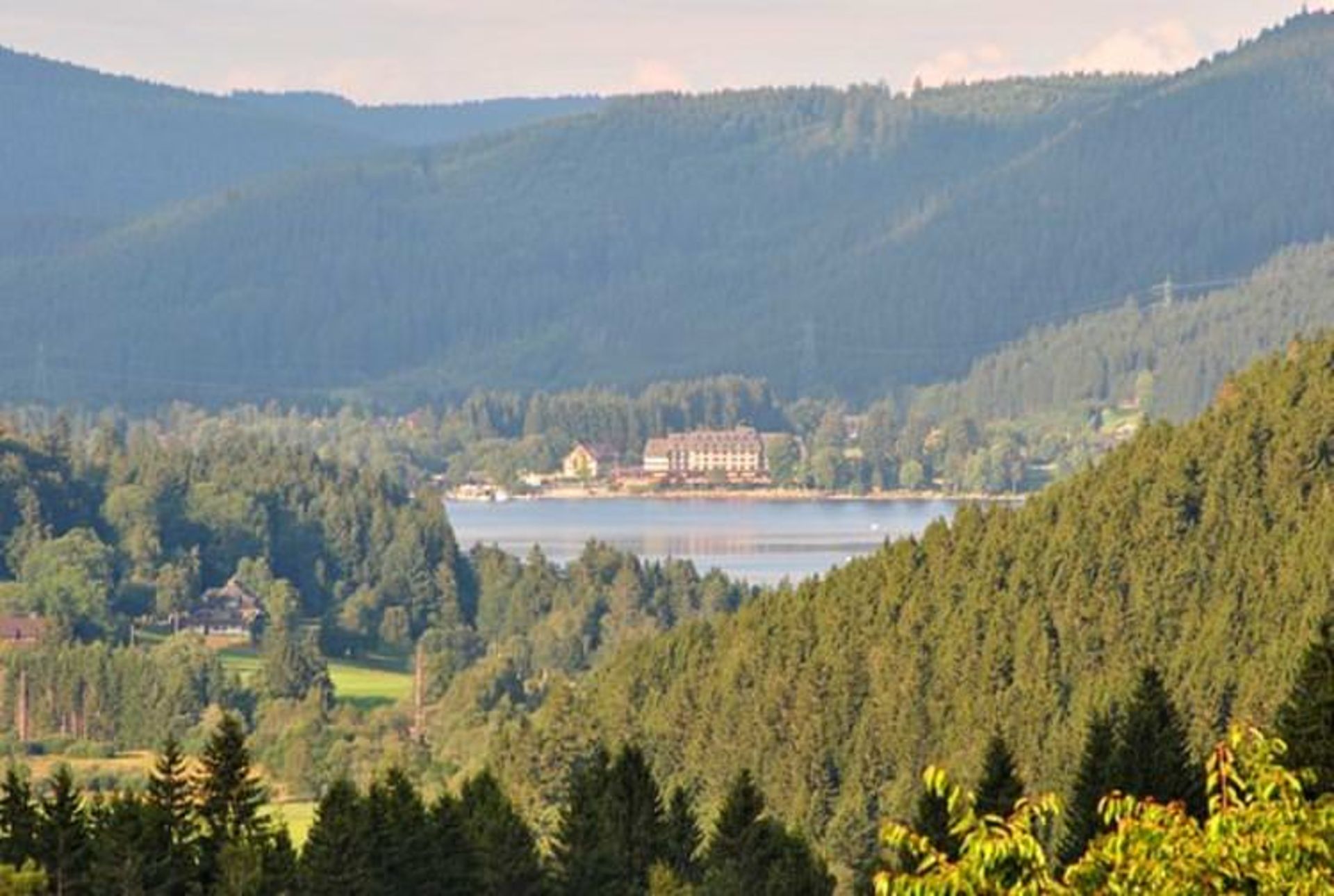 2015-08-640px-7_of_10_-_lake_titisee_black_forest_-_germany