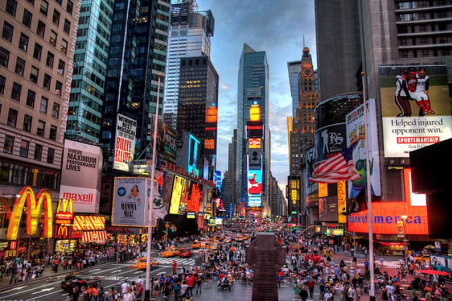 2015-08-640px-new_york_times_square-terabass