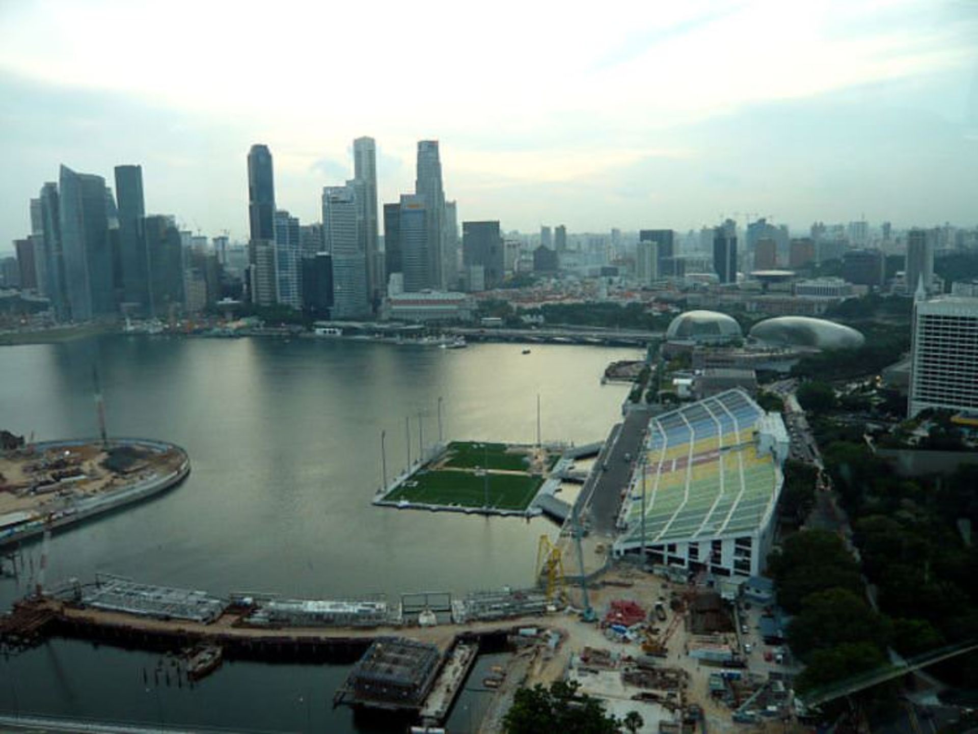 2015-08-640px-singapore_flyer_view1