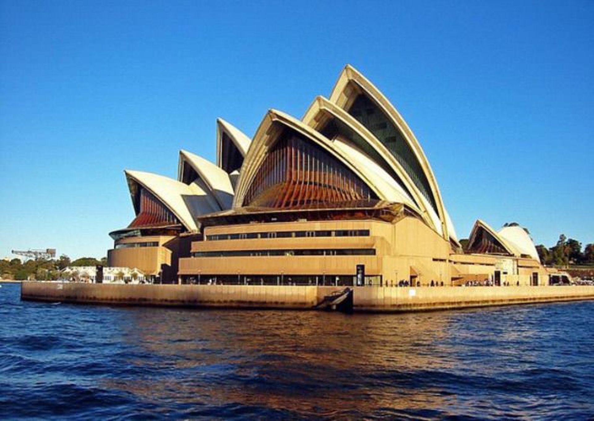 2015-08-640px-sydney_opera_house_australia
