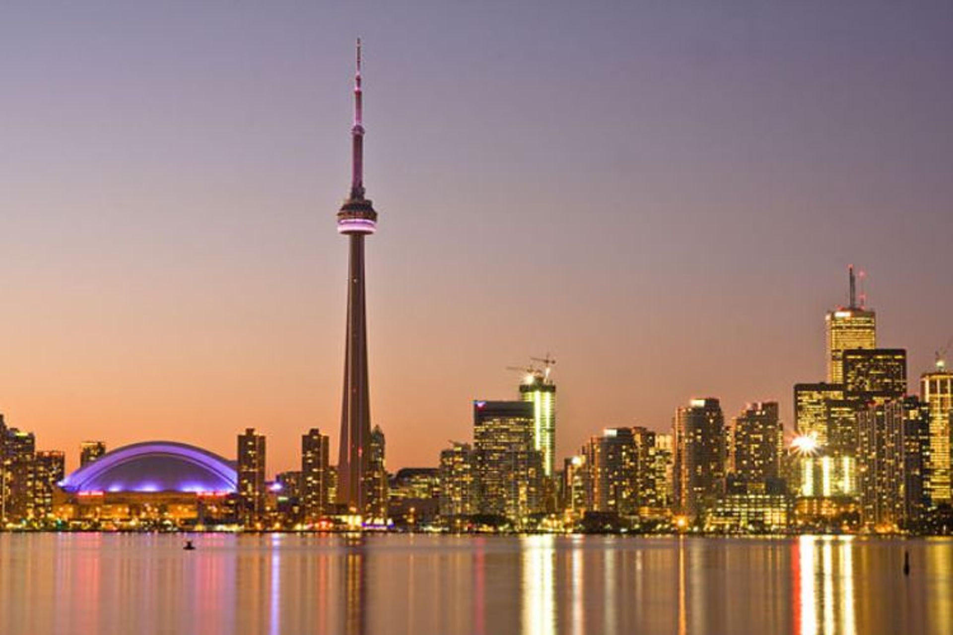 2015-08-640px-toronto_at_dusk_-a