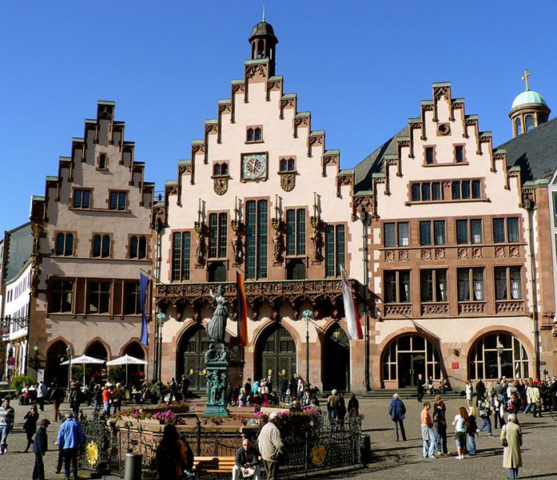 2015-08-890px-city_hall_frankfurt_hesse_germany