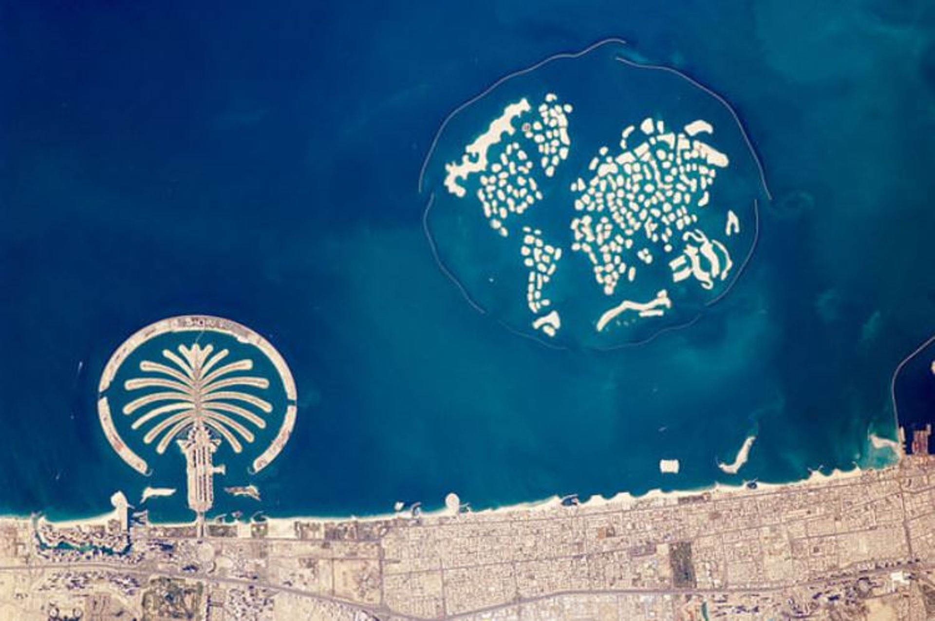2015-08-artificial_archipelagos_dubai_united_arab_emirates_iss022-e-024940_lrg