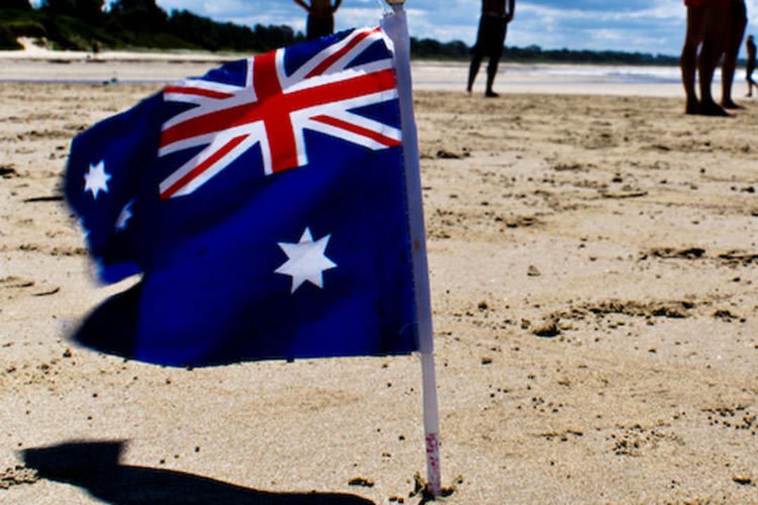 2015-08-australia-people-at-the-beach