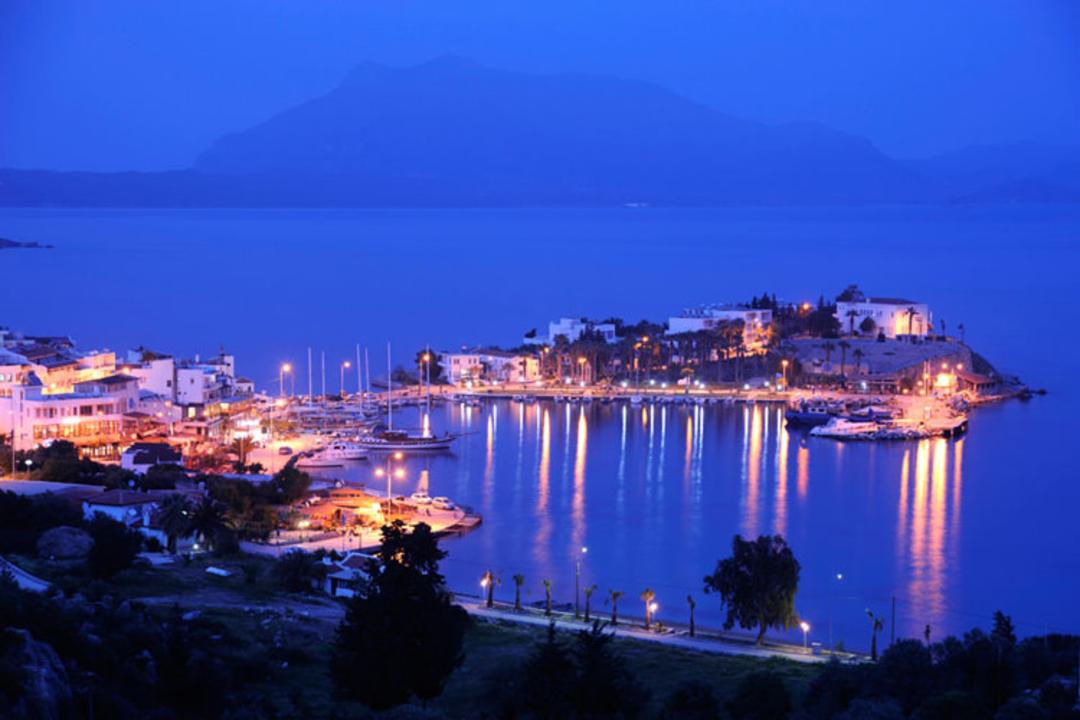 2015-08-datca-at-night