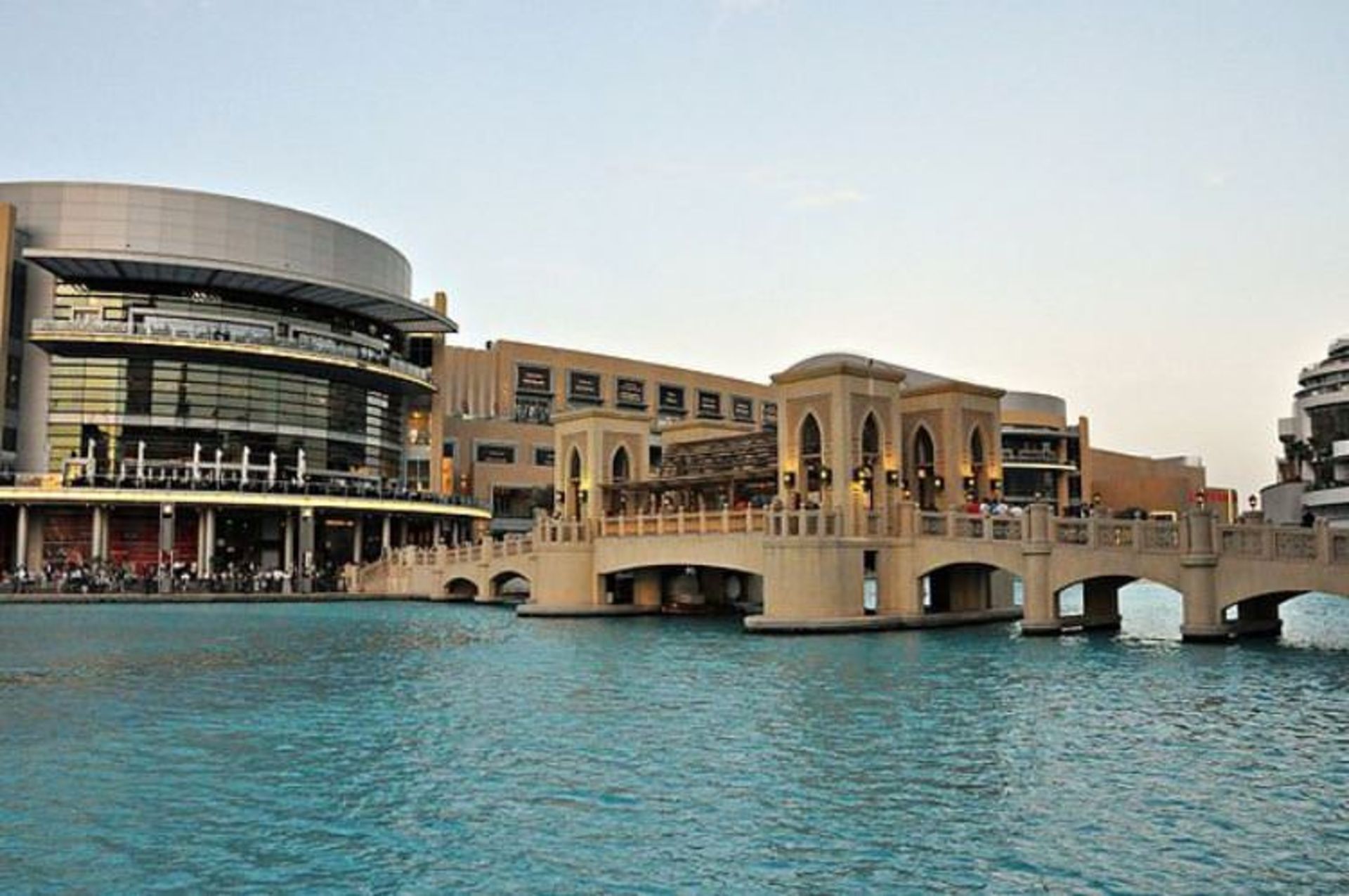 2015-08-dubai_mall-2011-5