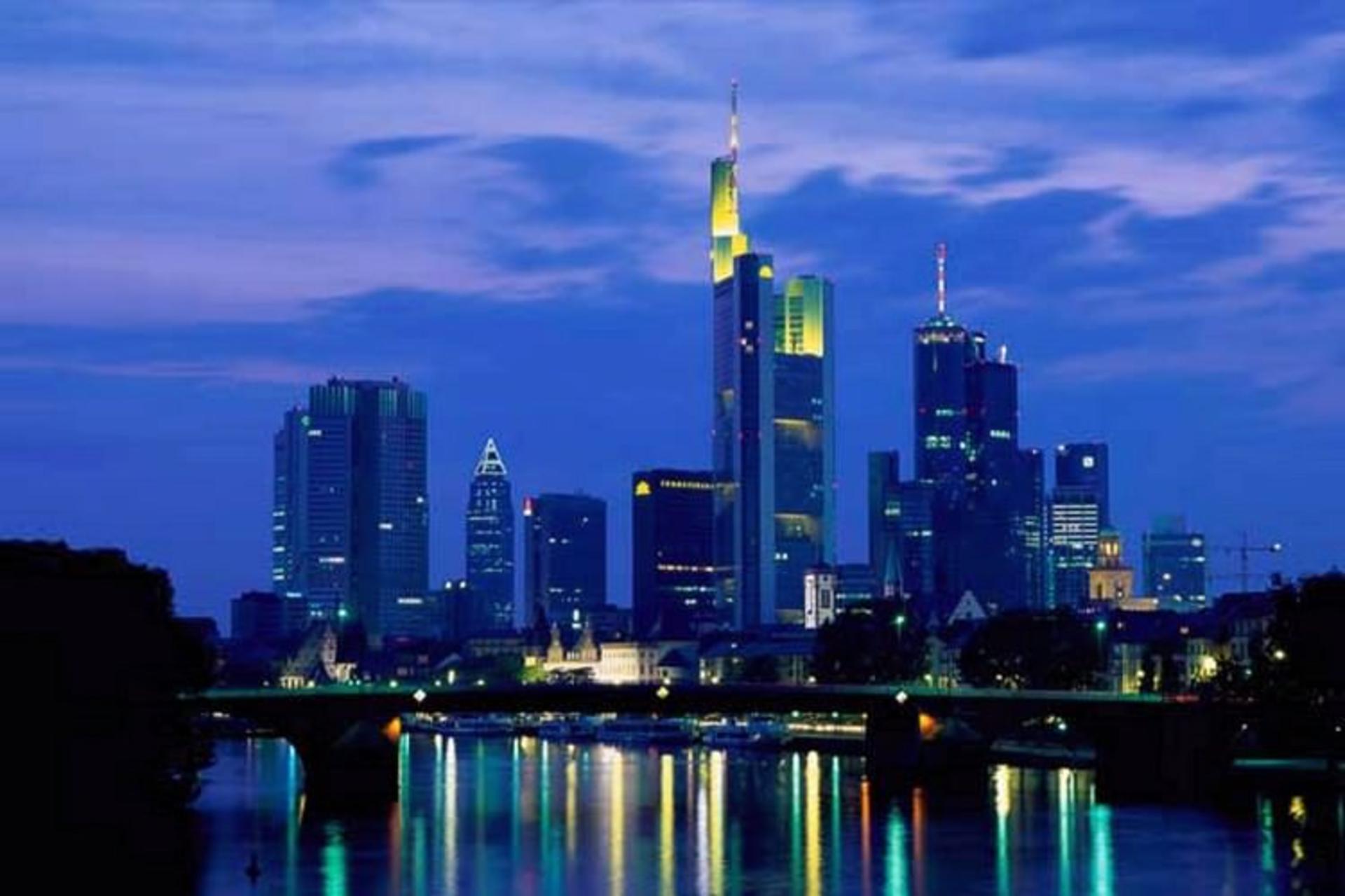 2015-08-frankfurt-germany-skyline