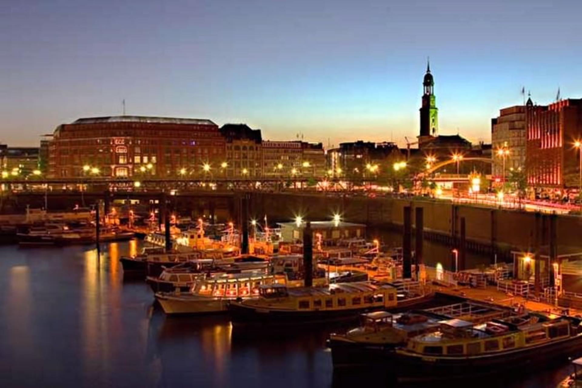 2015-08-hamburg-skyline