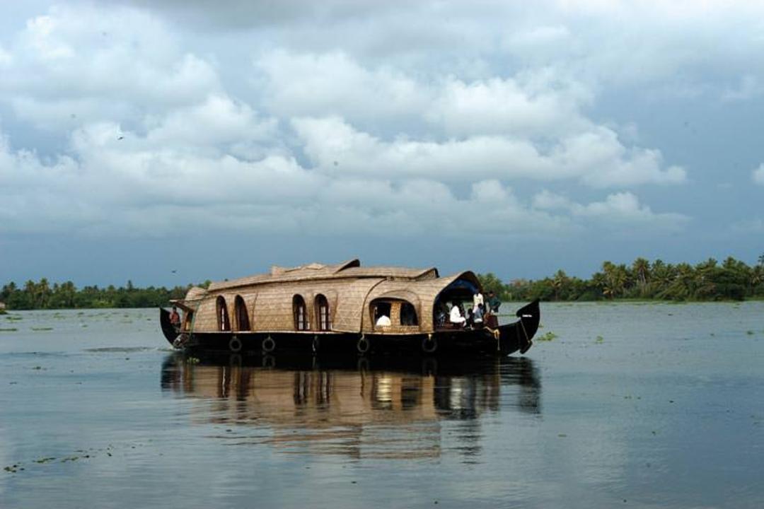 2015-08-houseboat_in_the_backwaters_of_kerala_24