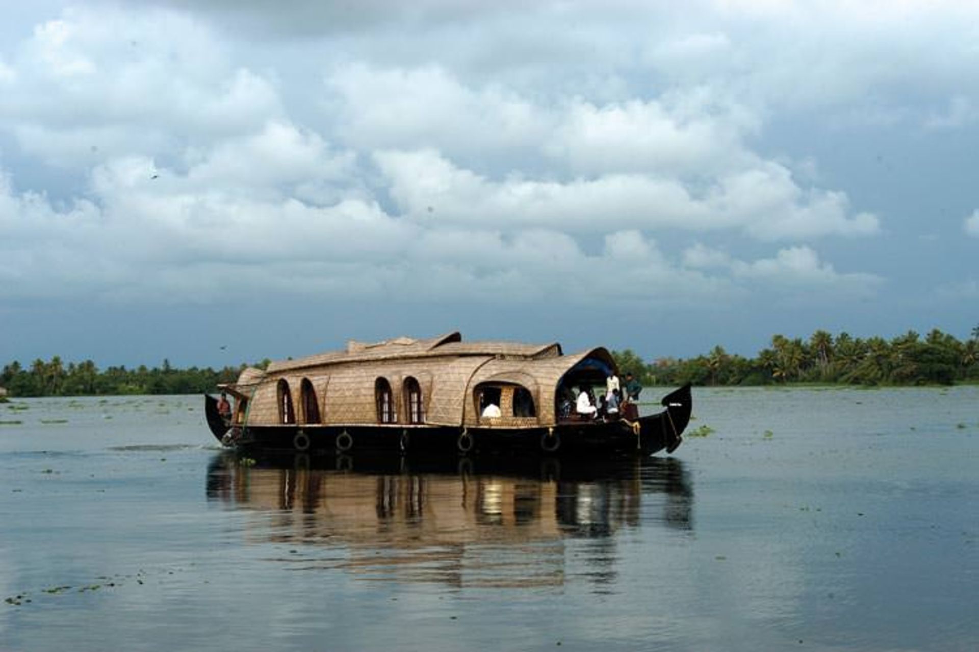 2015-08-houseboat_in_the_backwaters_of_kerala_24