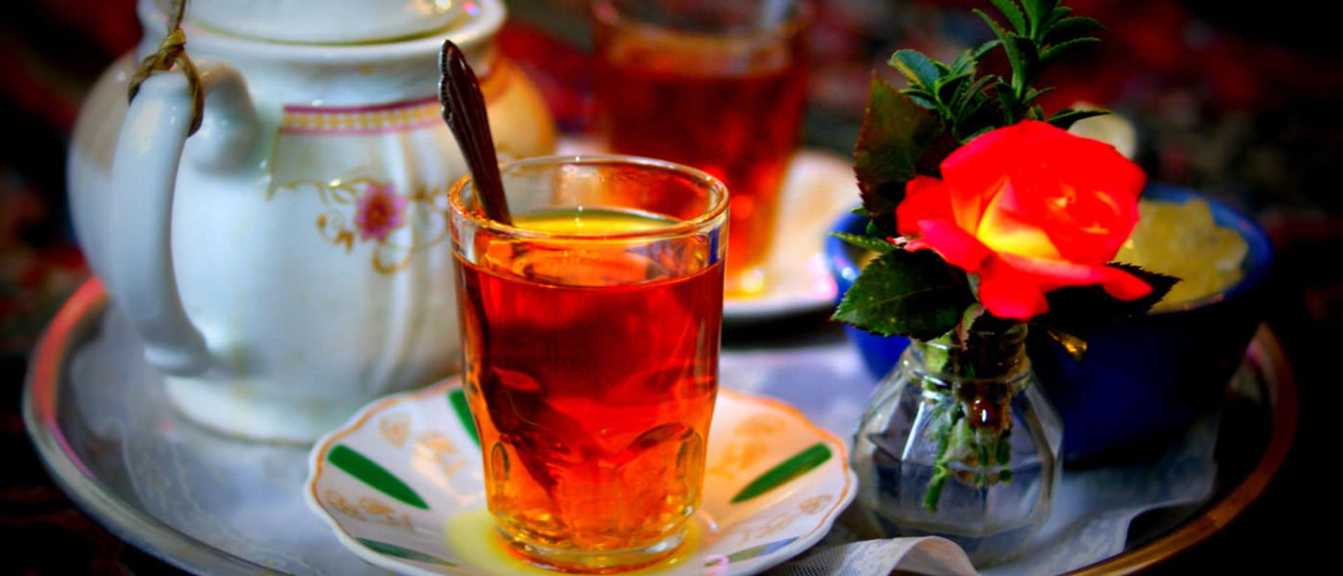 2015-08-iranian-tea