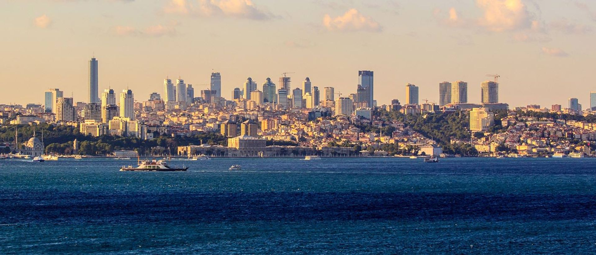 2015-08-istanbul_skyline.jpg12