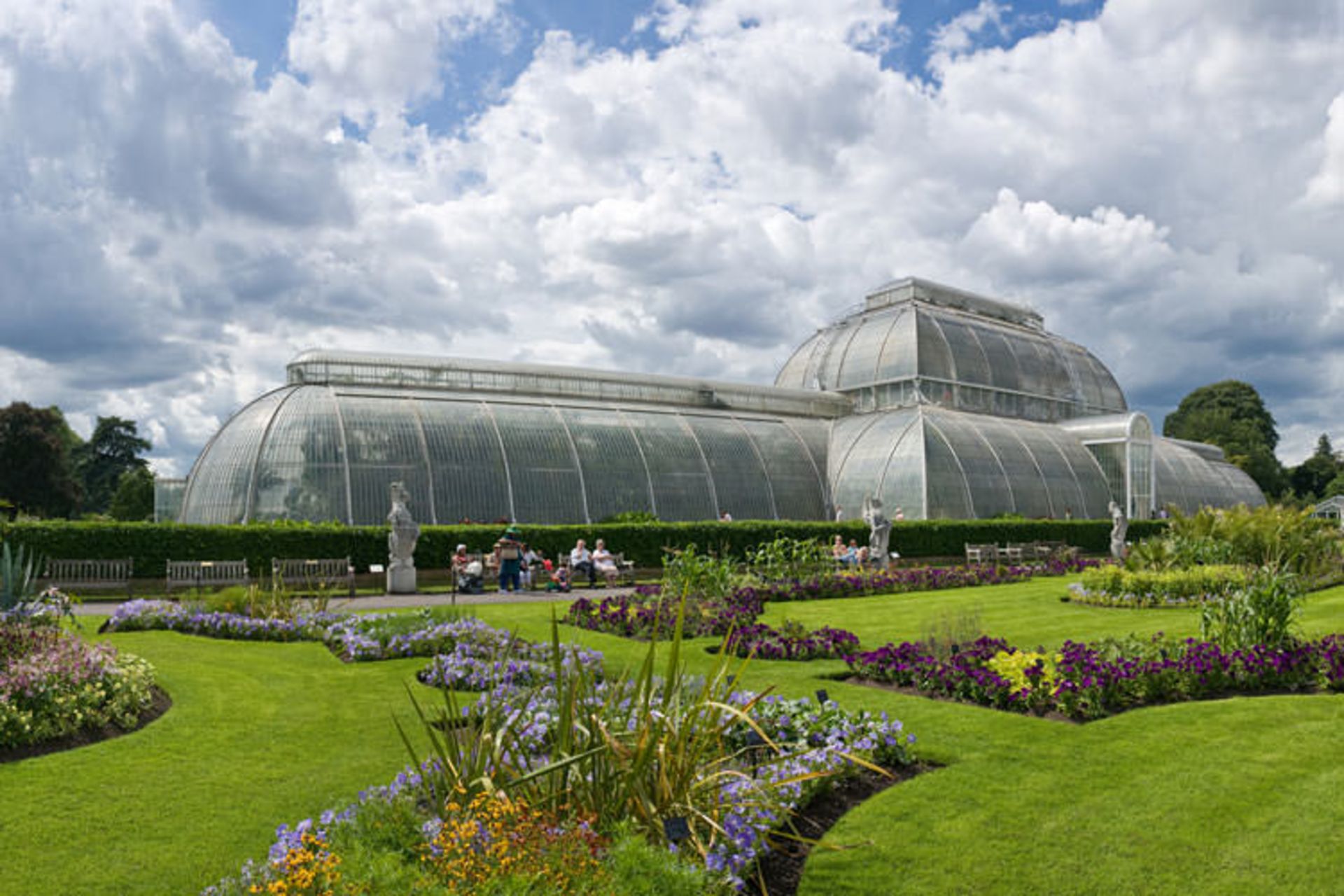 2015-08-kew_gardens_palm_house_london_-_july_2009