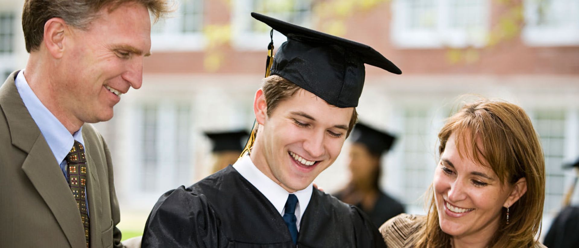 2015-08-parents-with-student