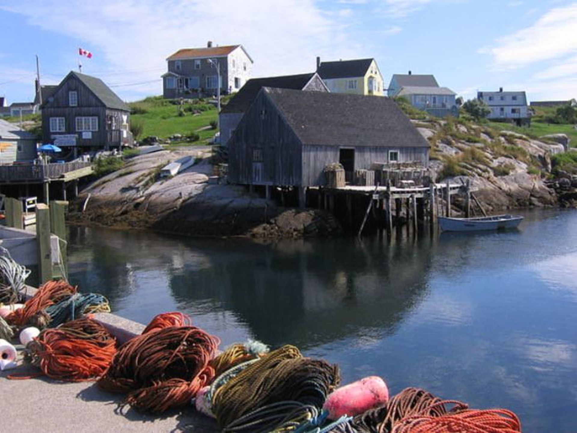 2015-08-peggys_cove_harbour_01