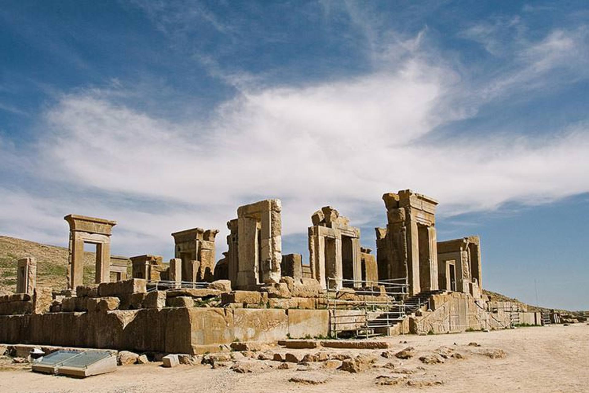 2015-08-persepolis.jpg12