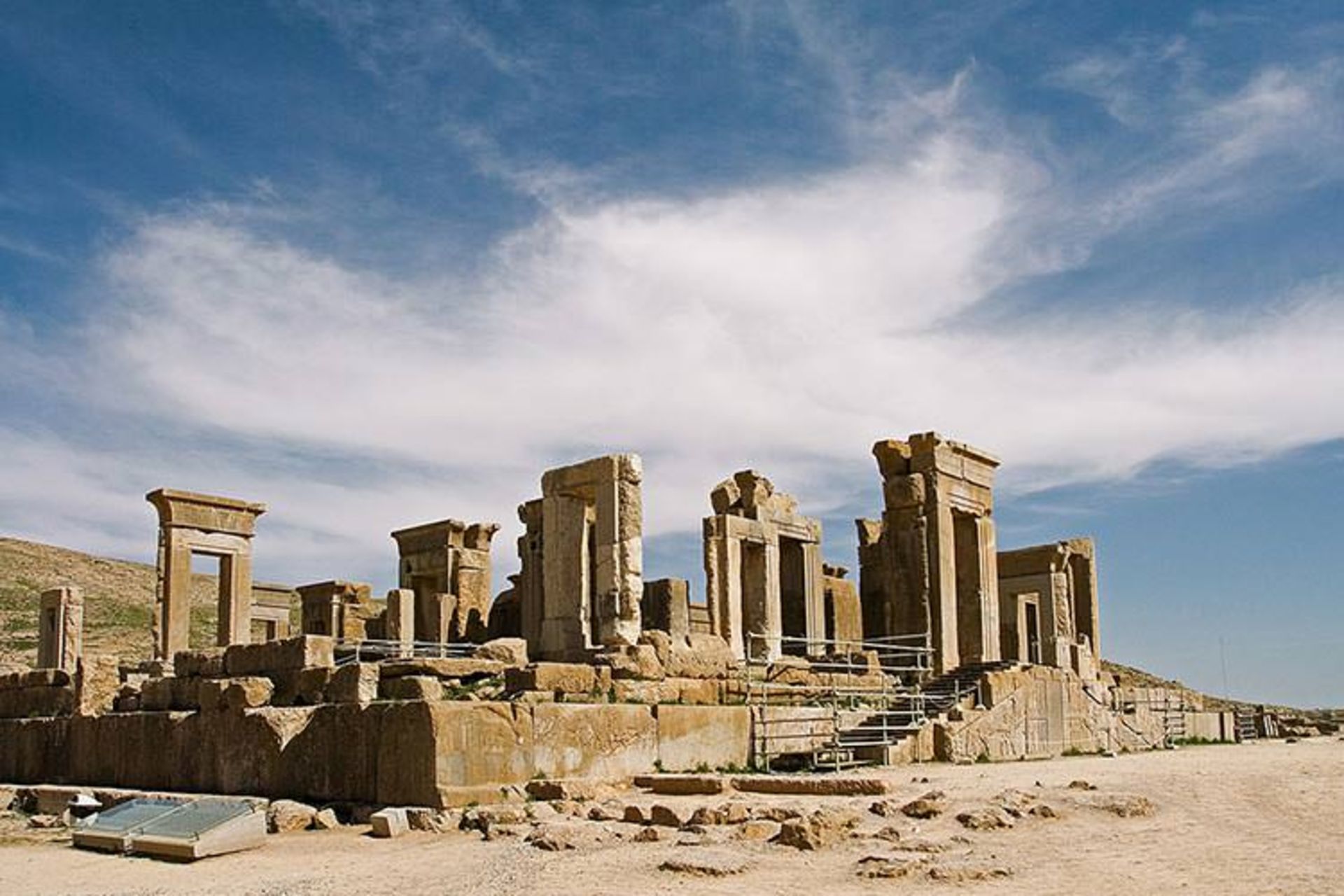 2015-08-persepolis.jpg12