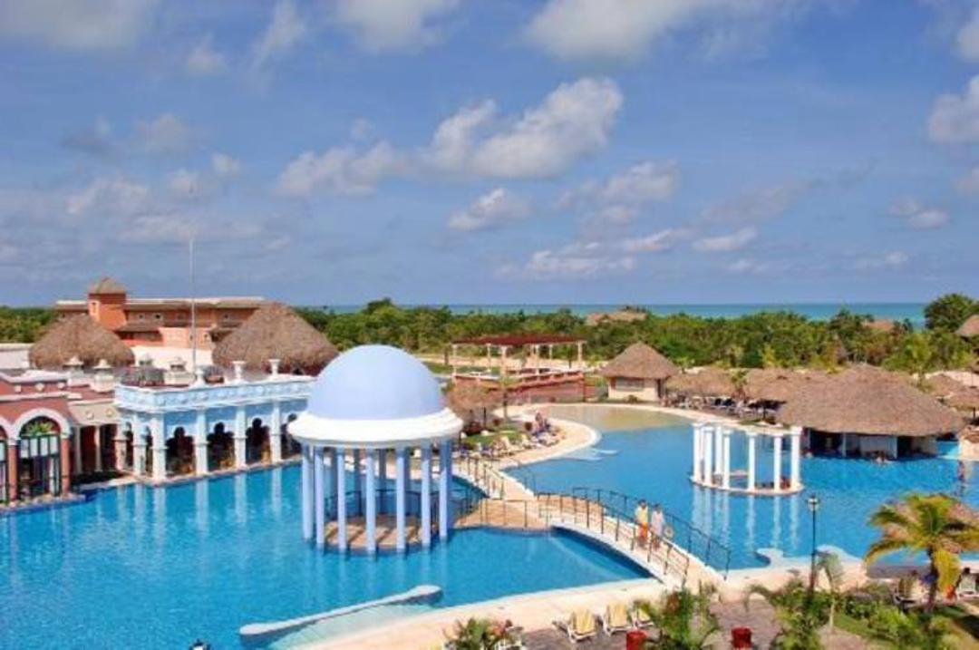 2015-08-pool-area