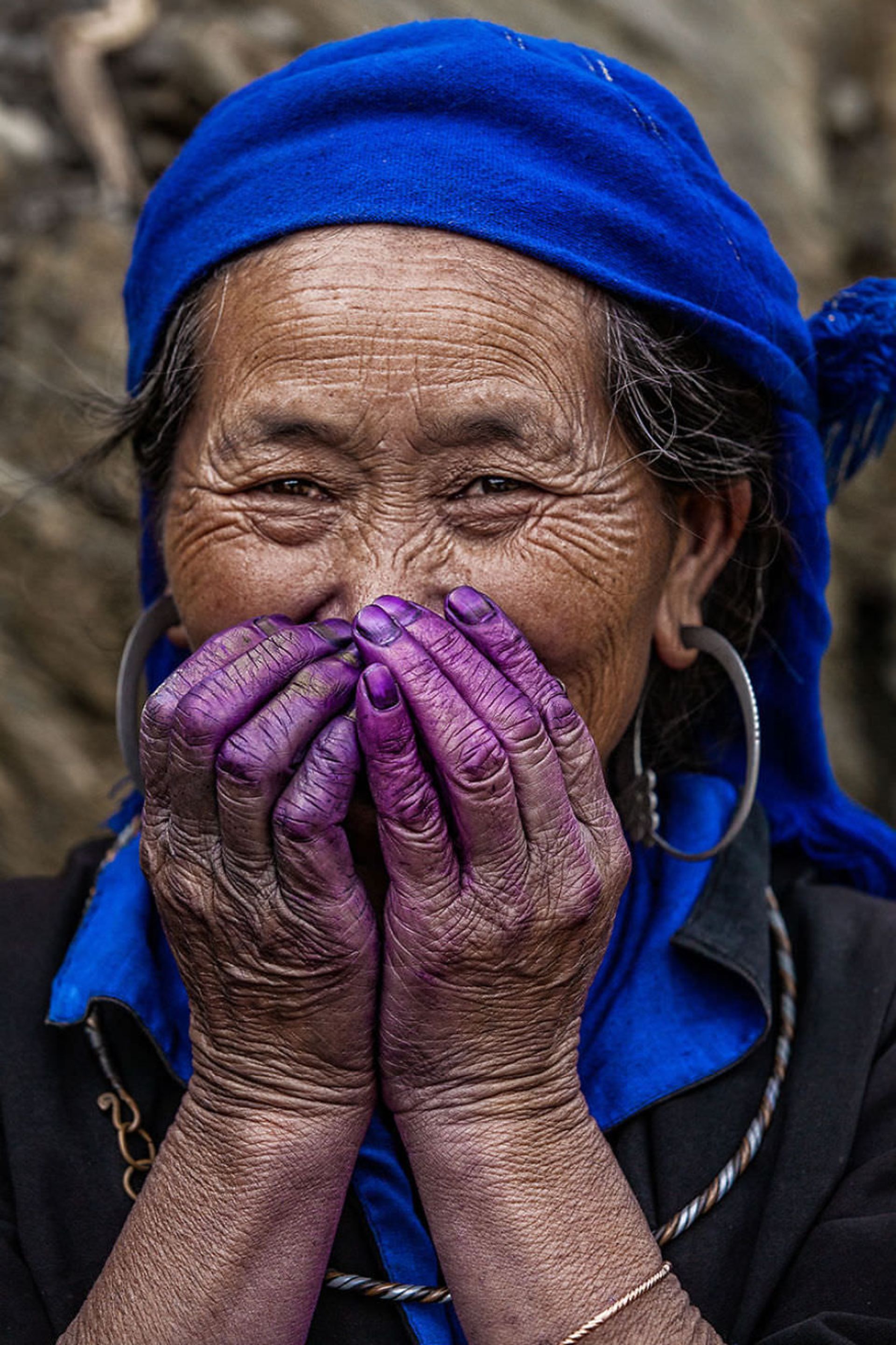 2015-08-purple-hands__880