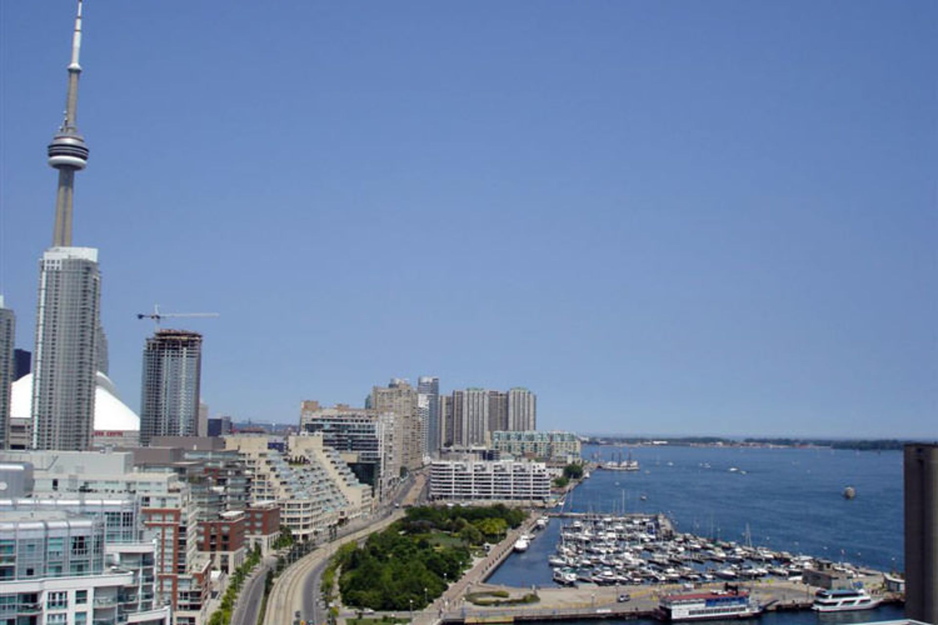2015-08-queens_quay_east2