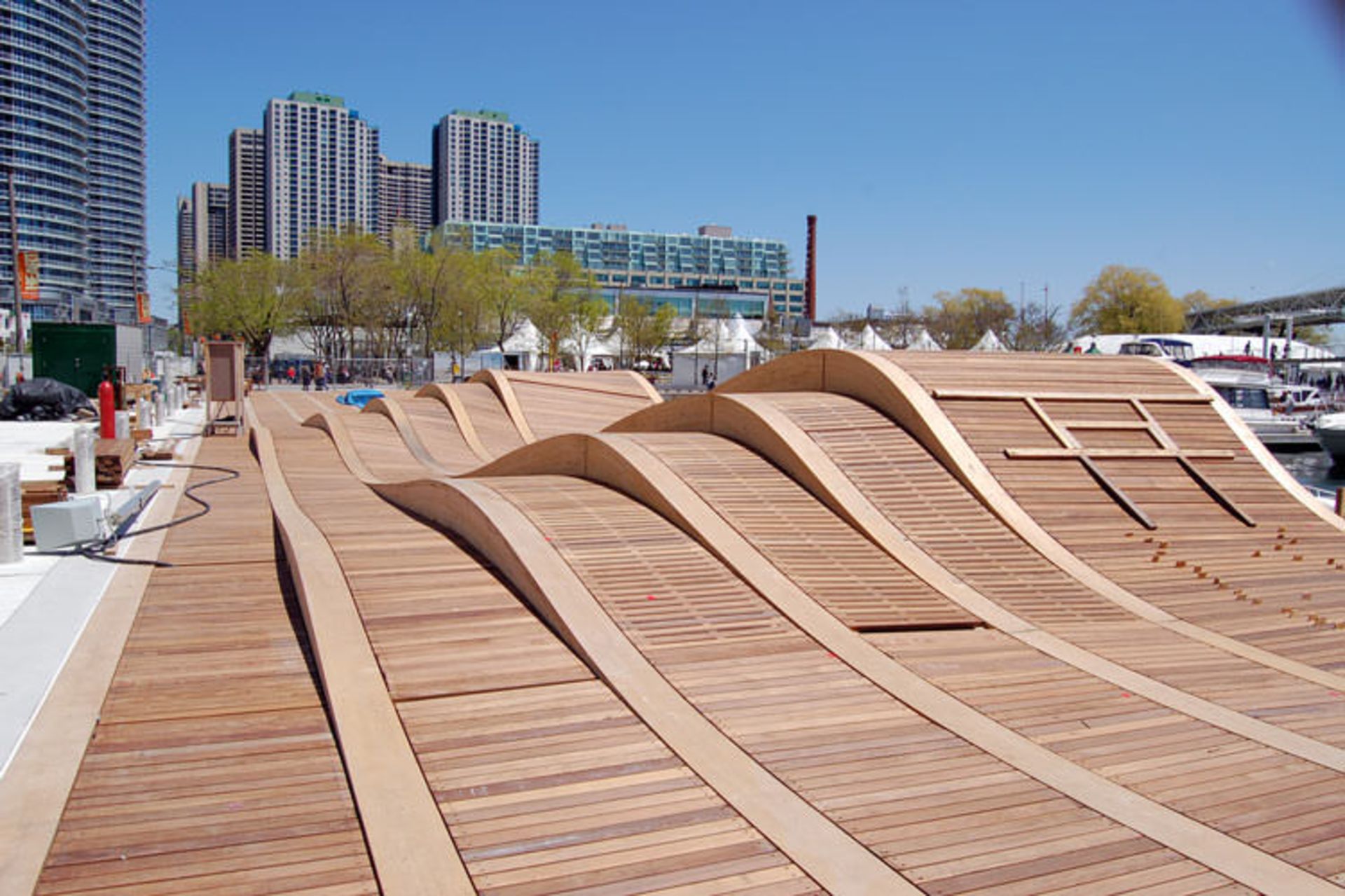 2015-08-simcoe_wave_deck_nearing_completion_2