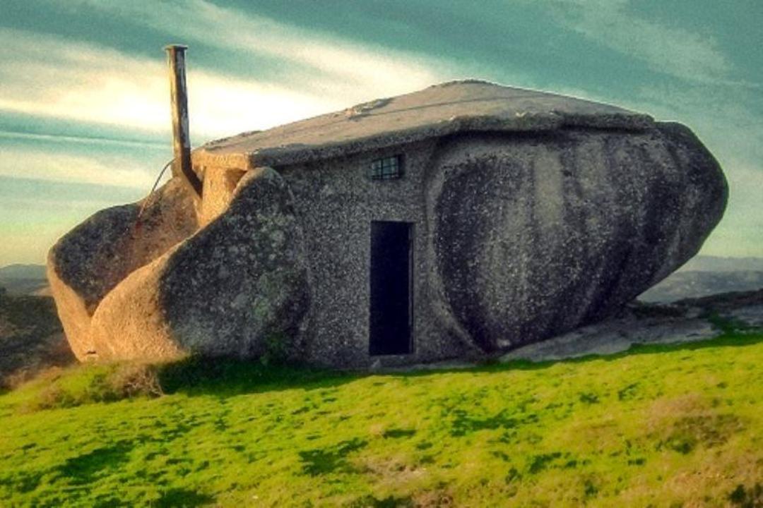2015-08-stone-house-guimaraes-portugal